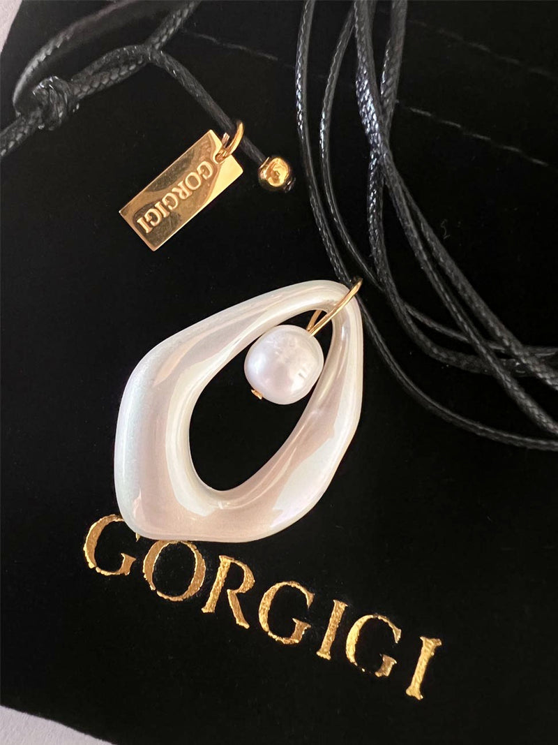 Icy Pearl Necklace